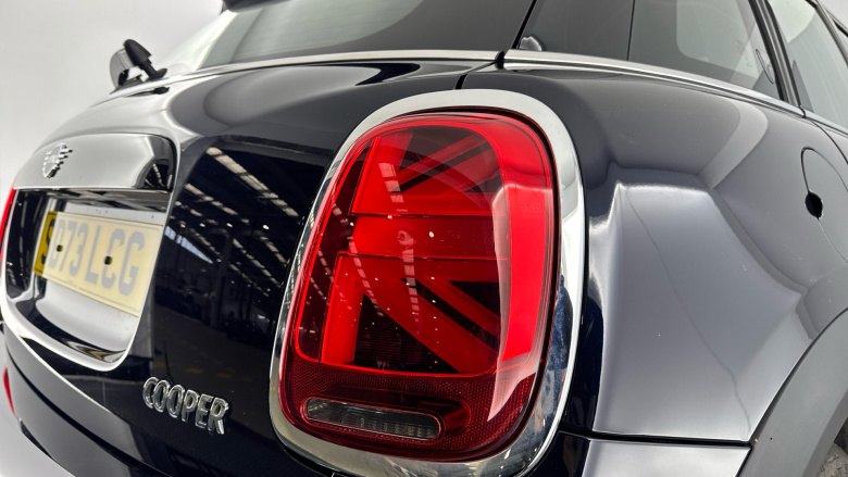 MINI Hatchback 1.5 Cooper Exclusive 5dr Auto Petrol Hatchback